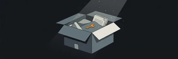 Illustration: Ein alter Umzugskarton auf einem dunklen Dachboden; zwischen Tüchern und Papieren liegt ein kleiner orangefarbener Schlüssel im Licht.