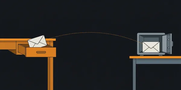 Illustration: Zwei Umschläge weit voneinander entfernt, einer in einer Schreibtischschublade, einer in einem kleinen Tresor; eine gepunktete orangefarbene Linie verbindet sie.